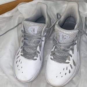 Under Armour HOVR HOVAC grey white basketball shoes GOOD CONDITION